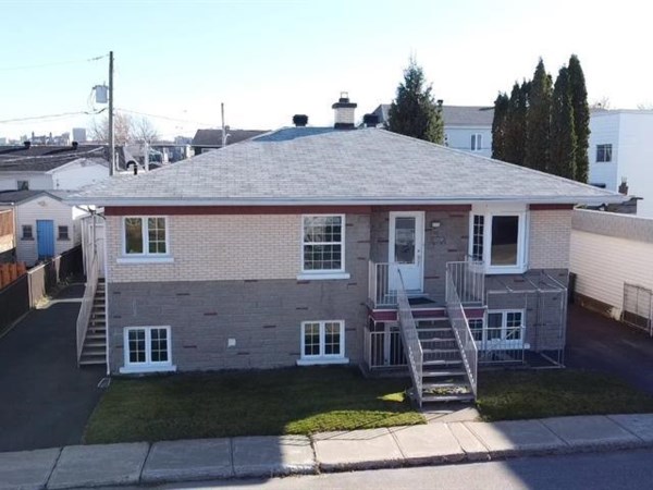 Duplex for sale (Quebec North Shore)