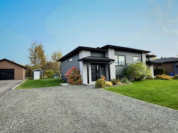 Bungalow-Semi-detached for sale (Saguenay/Lac-Saint-Jean)