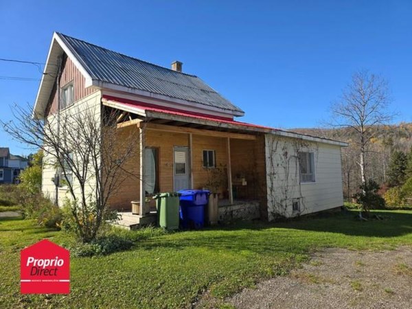 One-and-a-half-storey house for sale (Bas-Saint-Laurent)
