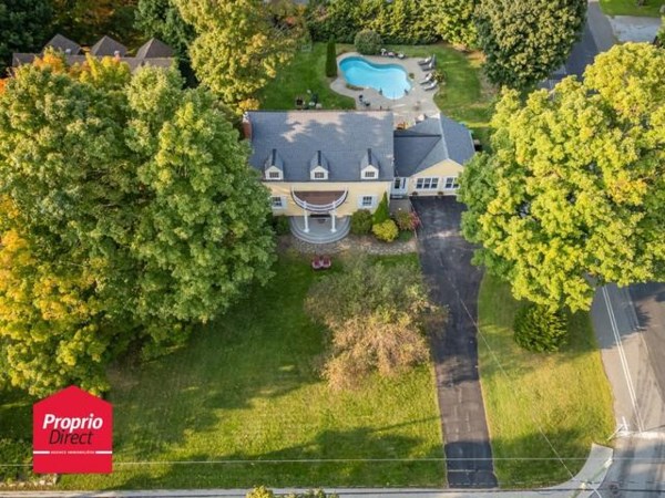 One-and-a-half-storey house for sale (Estrie)