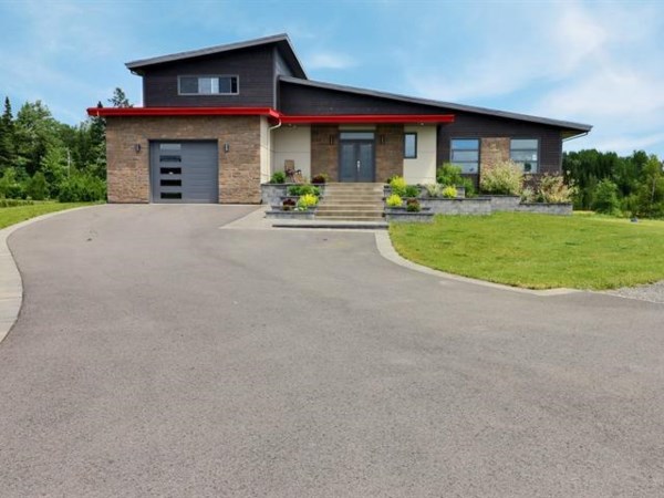 Two or more storey for sale (Quebec North Shore)