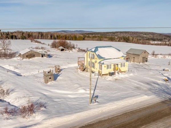 One-and-a-half-storey house for sale (Bas-Saint-Laurent)