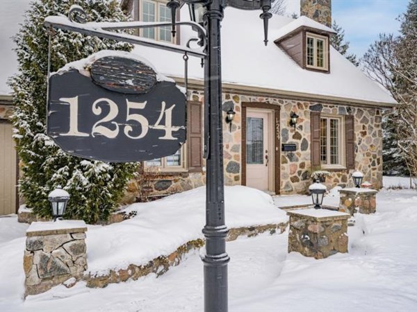 One-and-a-half-storey house for sale (Quebec North Shore)