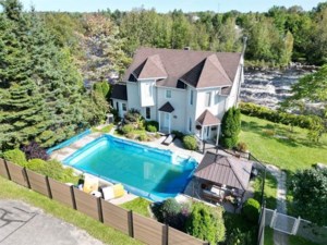 19954203 - Maison à étages à vendre